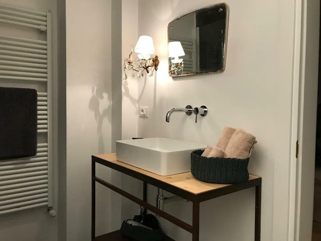 Senzanome B&B Bologna Bed & Breakfast