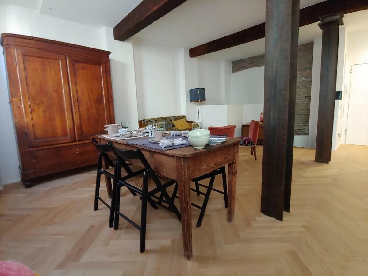 Senzanome B&B Bologna 0*,